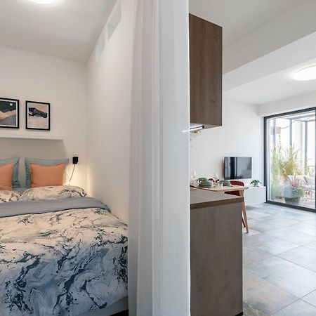 Fully Equipped Apartments With Terraces, Free Garage Parking, Netflix & Ac - By Apartmany Slapanice Cz Экстерьер фото