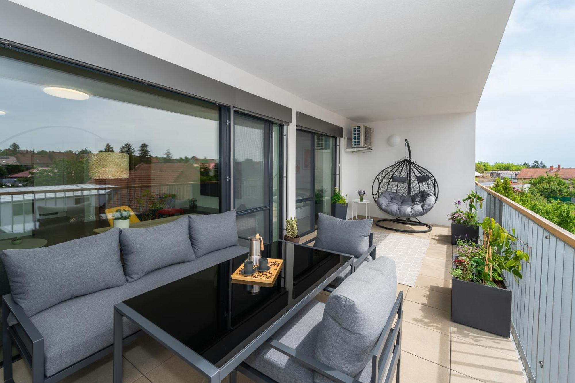Fully Equipped Apartments With Terraces, Free Garage Parking, Netflix & Ac - By Apartmany Slapanice Cz Экстерьер фото