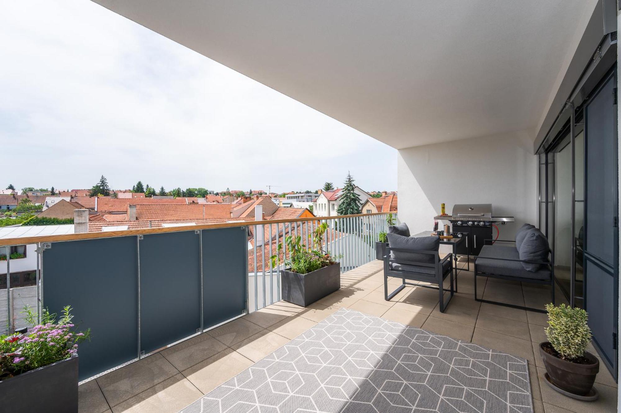 Fully Equipped Apartments With Terraces, Free Garage Parking, Netflix & Ac - By Apartmany Slapanice Cz Экстерьер фото