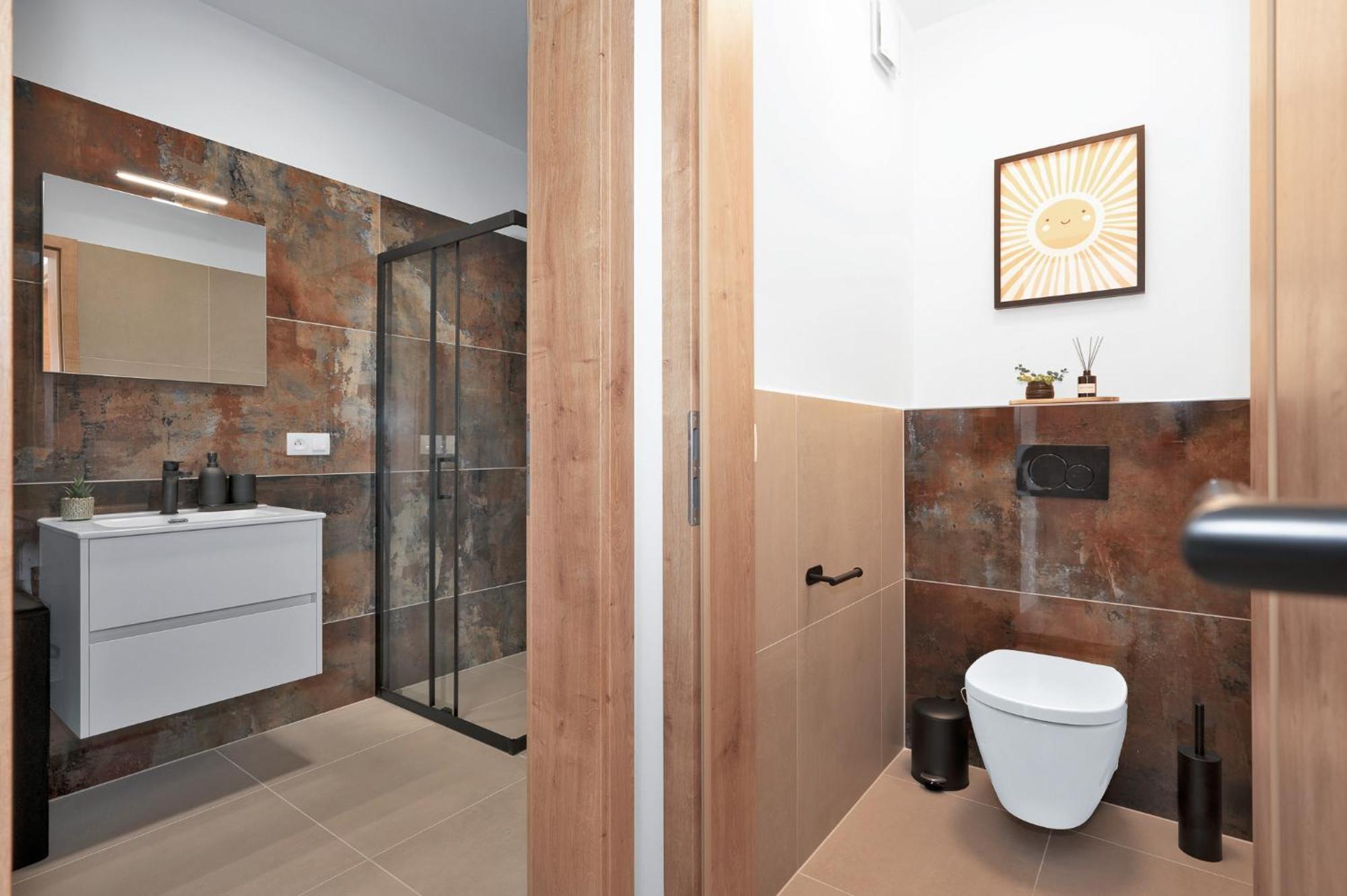 Fully Equipped Apartments With Terraces, Free Garage Parking, Netflix & Ac - By Apartmany Slapanice Cz Экстерьер фото