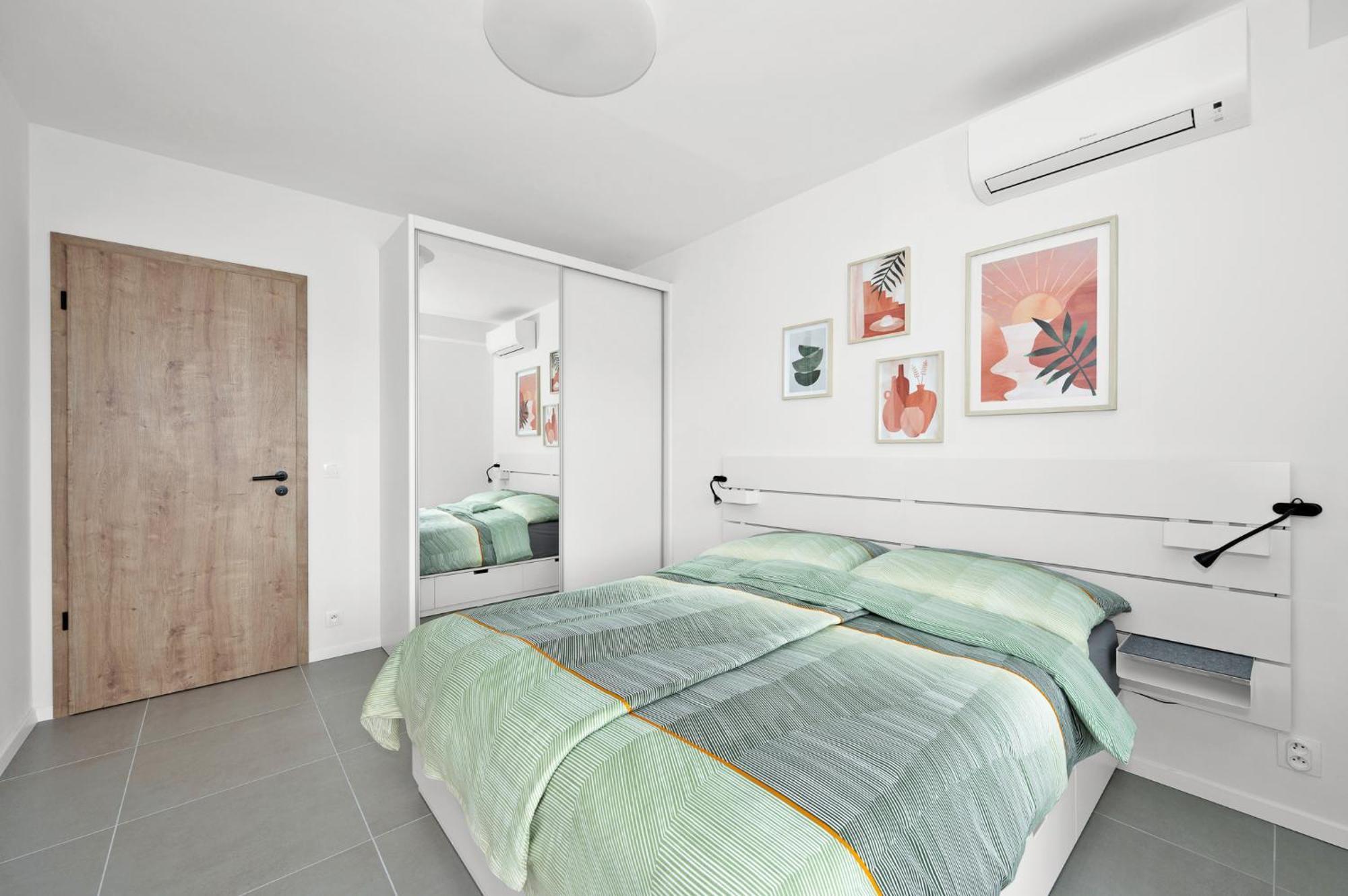 Fully Equipped Apartments With Terraces, Free Garage Parking, Netflix & Ac - By Apartmany Slapanice Cz Экстерьер фото