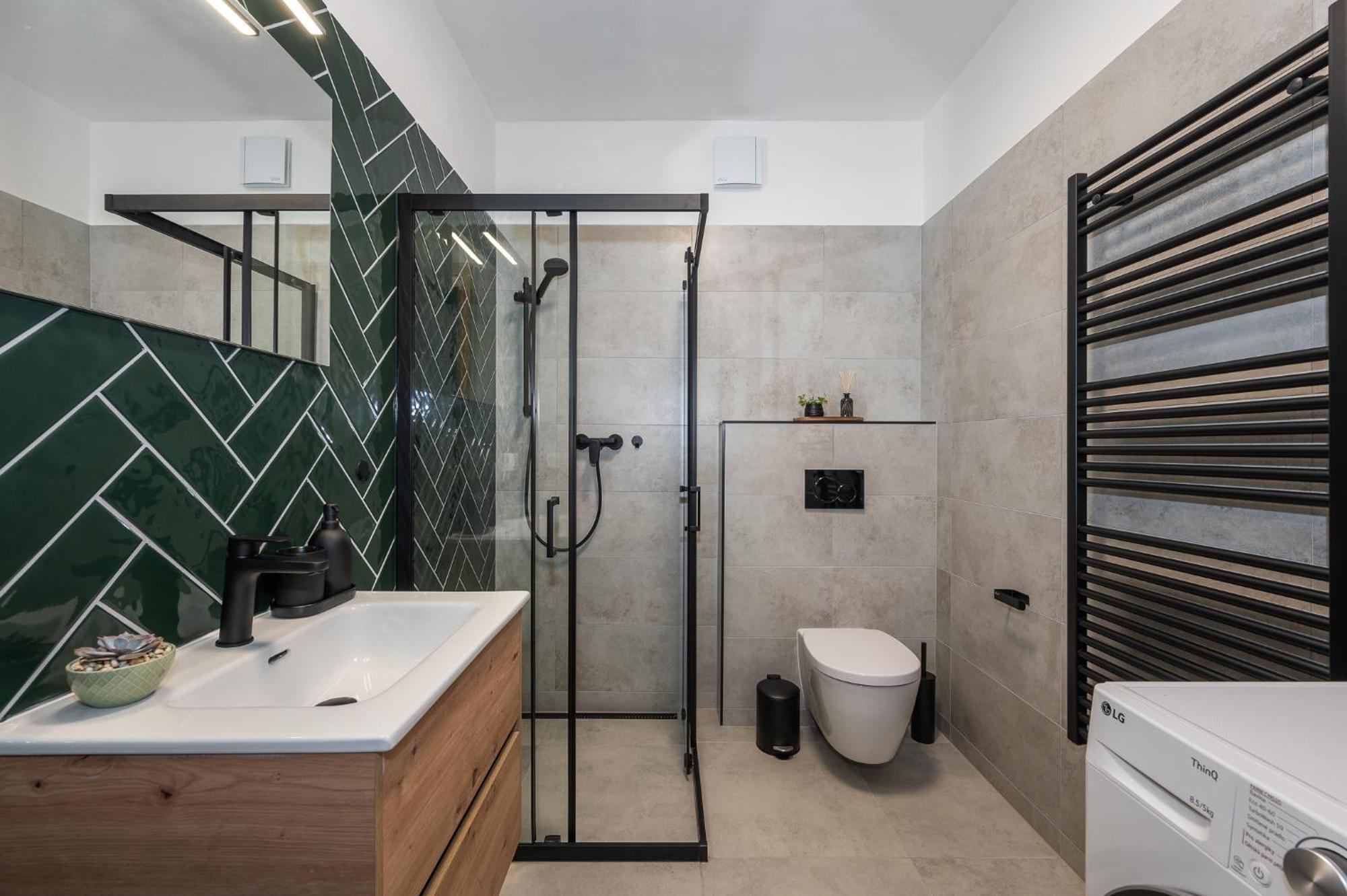 Fully Equipped Apartments With Terraces, Free Garage Parking, Netflix & Ac - By Apartmany Slapanice Cz Экстерьер фото