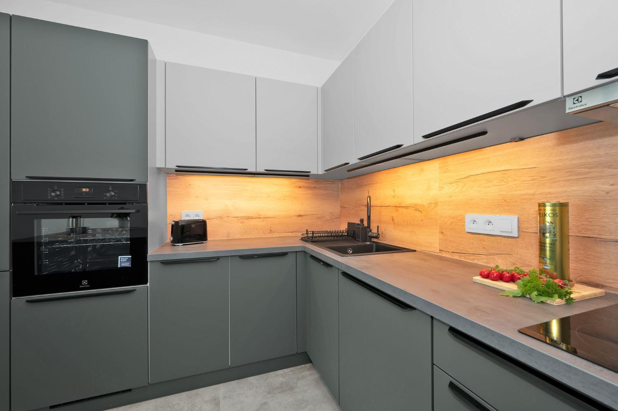 Fully Equipped Apartments With Terraces, Free Garage Parking, Netflix & Ac - By Apartmany Slapanice Cz Экстерьер фото