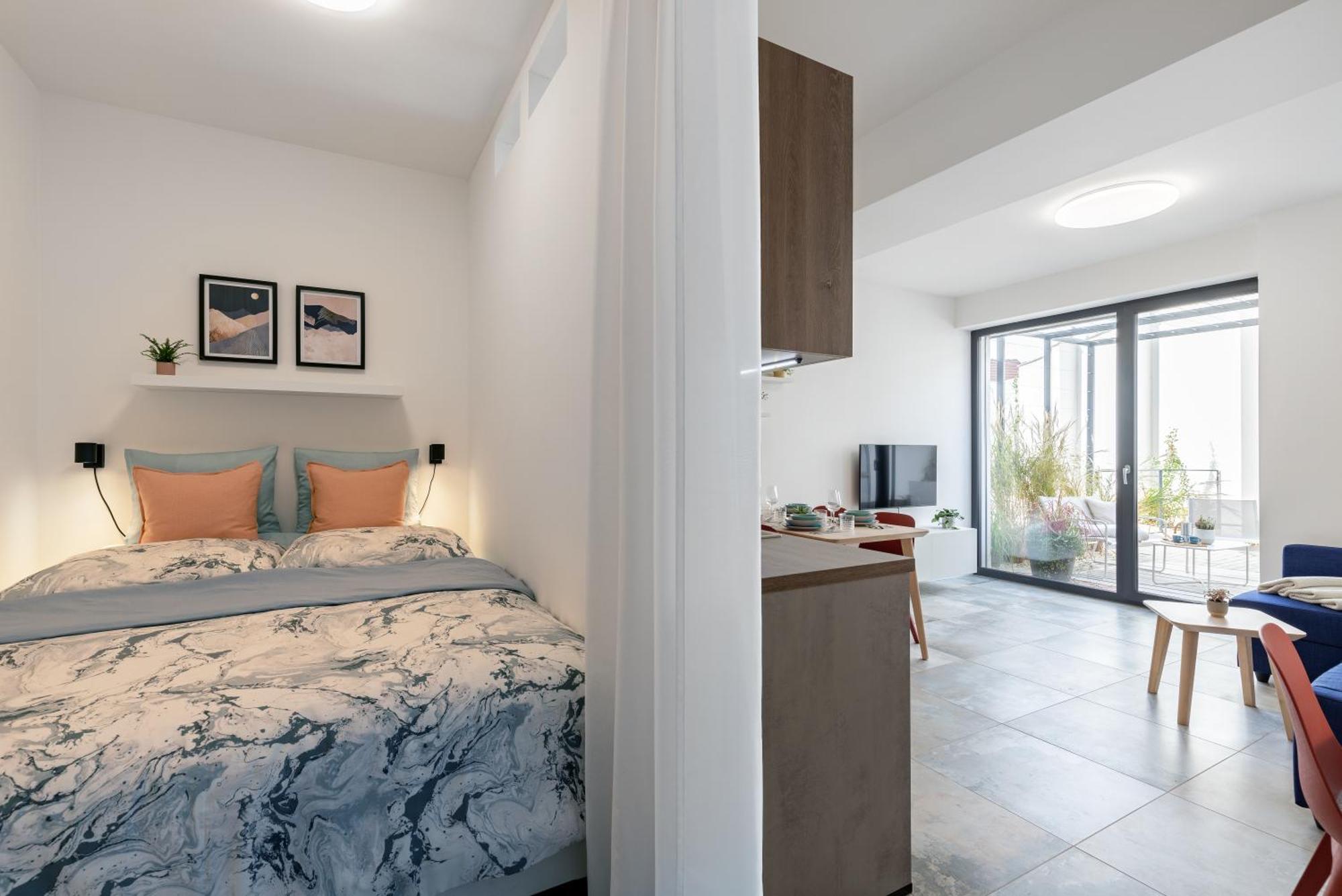 Fully Equipped Apartments With Terraces, Free Garage Parking, Netflix & Ac - By Apartmany Slapanice Cz Экстерьер фото