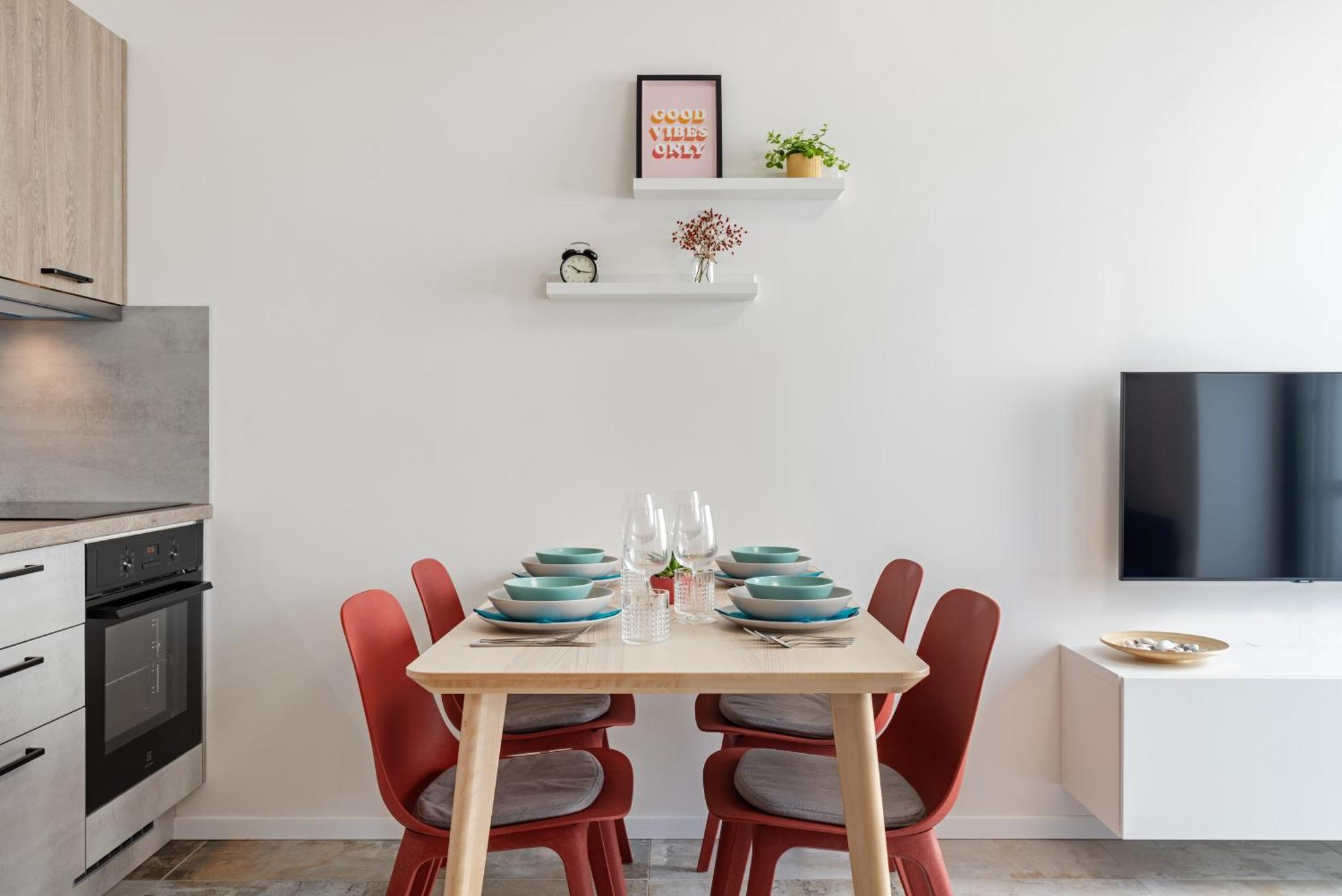 Fully Equipped Apartments With Terraces, Free Garage Parking, Netflix & Ac - By Apartmany Slapanice Cz Экстерьер фото